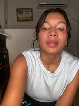 Eloise aksnes online show from June 8, 4:46 am