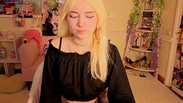 Iris Ivory online show from March 5, 7:15 am