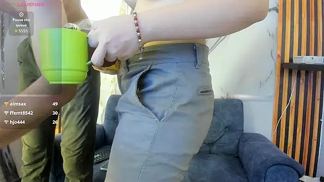 MiaBella and Max online show from March 1, 1:22 pm