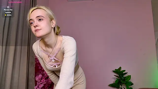 Bambi Bloom online show from March 26, 6:15 am