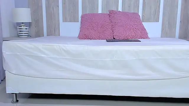 EmilySearss online show from March 31, 7:25 pm