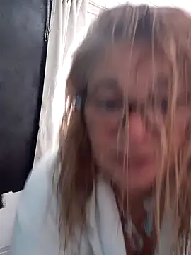 momismilf544 online show from May 17, 3:11 pm