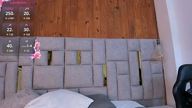 camilaa smith  online show from April 1, 6:49 pm