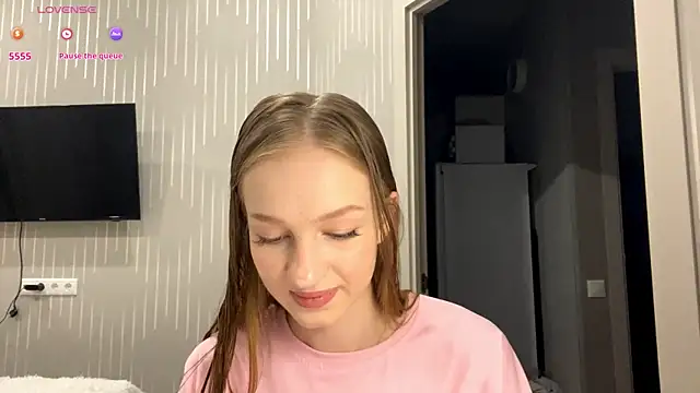 Anika Socutehe online show from June 5, 9:21 pm