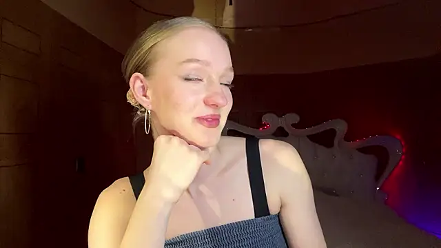 Anika Socutehe online show from March 24, 10:15 pm