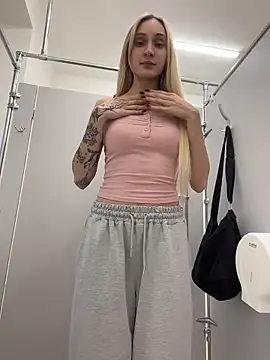 Pink Kiss online show from May 14, 3:45 am