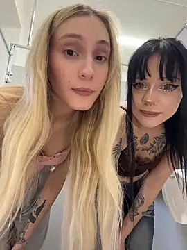 Pink Kiss online show from May 16, 3:53 am