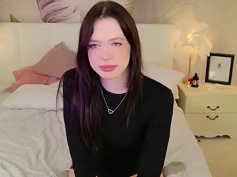 lizzy wells online show from March 16, 9:30 pm