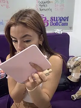   Nahomy online show from April 6, 12:06 pm