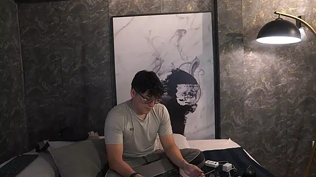 Mia and Belmonth online show from April 9, 7:08 pm