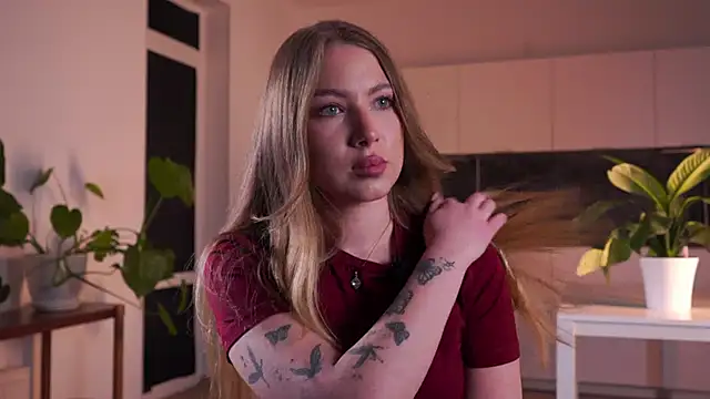 DelilaRicIey online show from March 7, 5:09 pm