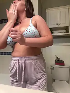 hollyharmd online show from April 10, 1:22 am