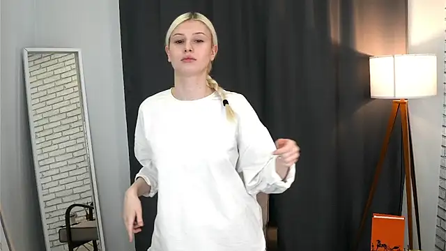 LorisBoster online show from March 3, 4:07 am