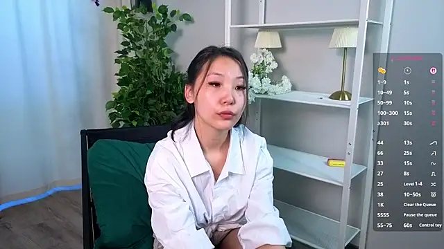 SuzySult online show from March 30, 2:00 am