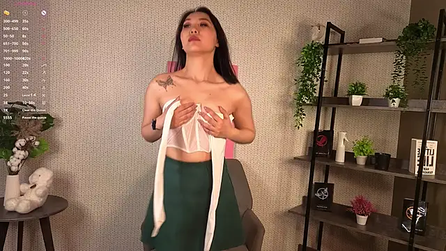 SuzySult online show from April 21, 2:51 am