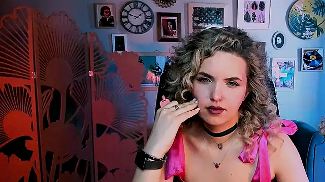 AliceSmite online show from June 9, 1:10 pm
