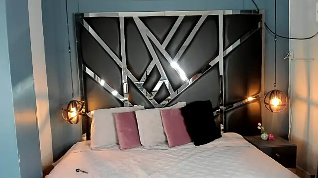 Esmeralda  18 online show from March 27, 8:09 pm