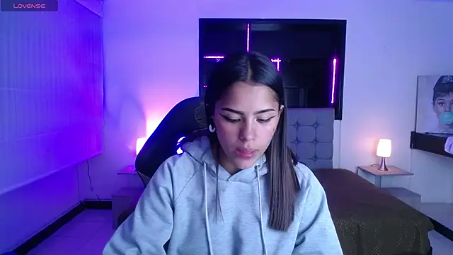  chloe 1 online show from March 25, 7:39 pm