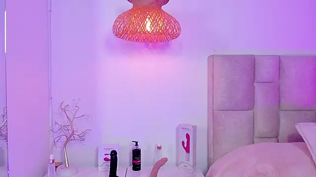 Vanessa cruz 18 online show from June 5, 8:48 pm