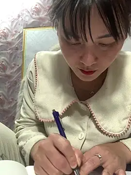 Little Muse78 online show from April 22, 9:50 am