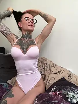 SkinnyLilly online show from August 2, 10:07 am