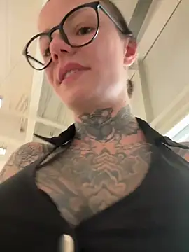 SkinnyLilly online show from July 13, 3:02 pm