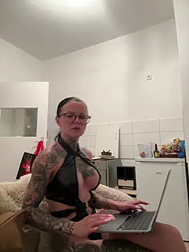 SkinnyLilly online show from July 16, 8:46 pm