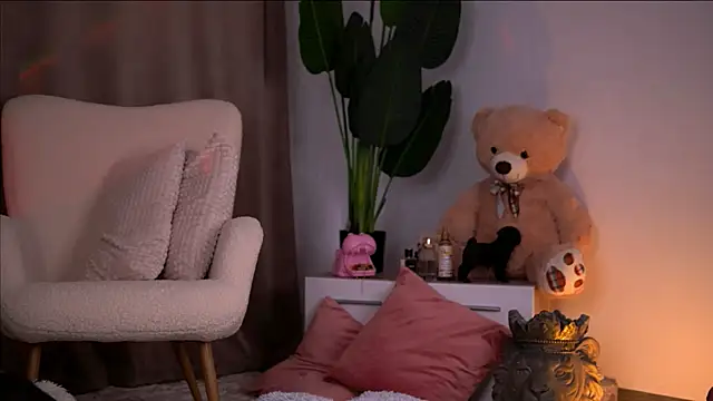 GoldenAlana online show from June 4, 4:06 am