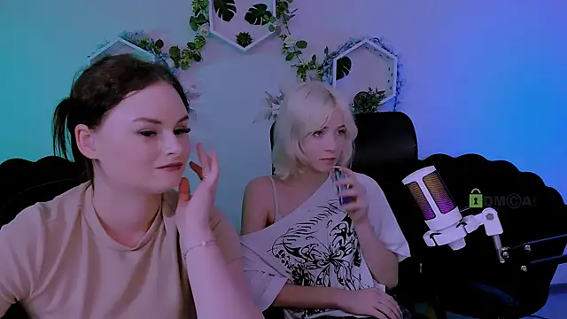 miss courtney  online show from June 13, 2:58 pm