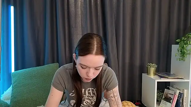 SunyLily online show from March 12, 6:49 am