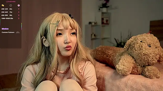 Linhmew online show from May 13, 9:31 pm