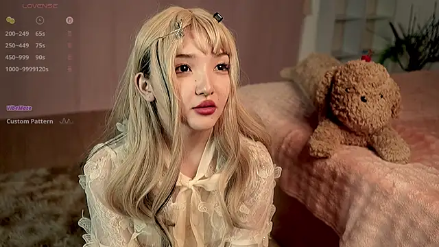 Linhmew online show from May 30, 9:11 pm