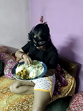 DRAMA  QUEEN online show from June 27, 6:14 pm
