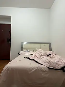 Smallwood 29 online show from April 4, 5:56 pm