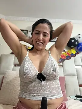 SamanthaWalker  online show from July 4, 1:23 am
