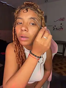 ThePrettyTiana online show from April 19, 7:38 pm