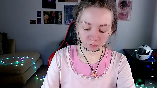 Nica Kawaii online show from April 13, 7:53 am