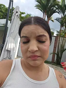 Pretty Julieta online show from April 18, 9:15 pm