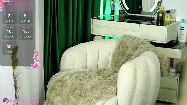 KatieCutieXooo online show from June 4, 2:43 pm