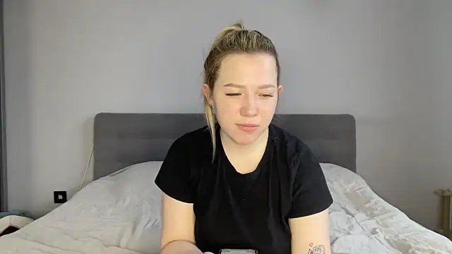 alyrasun online show from March 17, 6:39 am