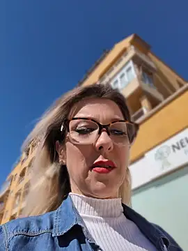 ManuelaX online show from February 22, 12:50 pm