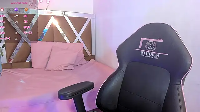 EVANGELIINE TAY online show from March 20, 12:32 pm