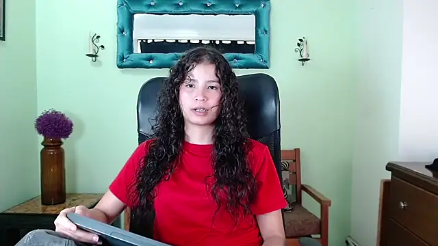 ChalonVera online show from June 6, 7:53 pm