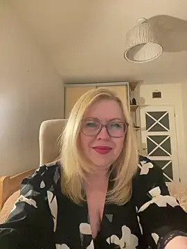 JanieLight53 online show from May 27, 10:40 pm