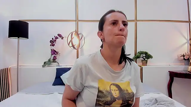 BrendaCantorel online show from April 6, 11:55 am