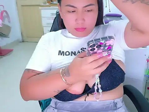 sexysofiaaa online show from May 24, 9:14 pm