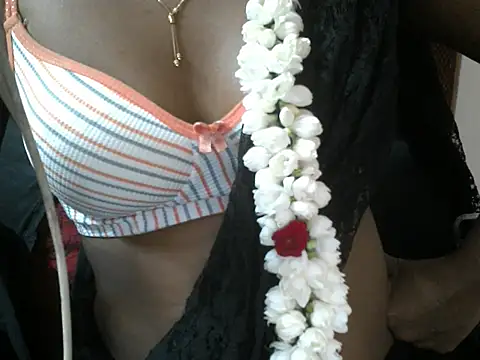 Couplehot00 online show from May 24, 6:07 pm