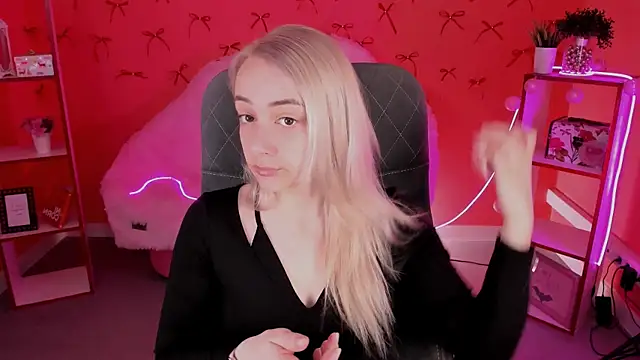 CarolMoor online show from April 22, 9:17 am