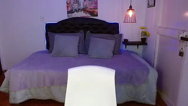 Mylu xx online show from April 24, 1:25 pm