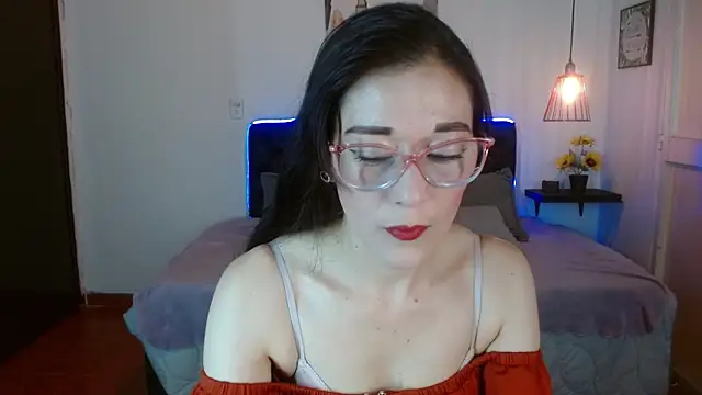 Mylu xx online show from April 18, 1:35 pm